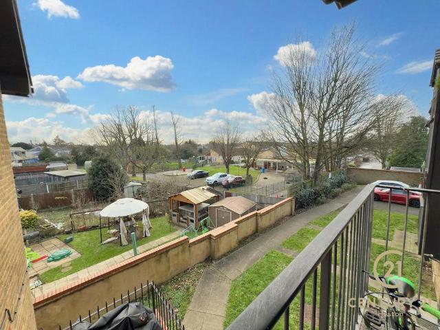 Flat for sale in London Borough of Hounslow, Greater London