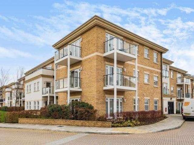 Flat for sale in Lower Halliford, Surrey