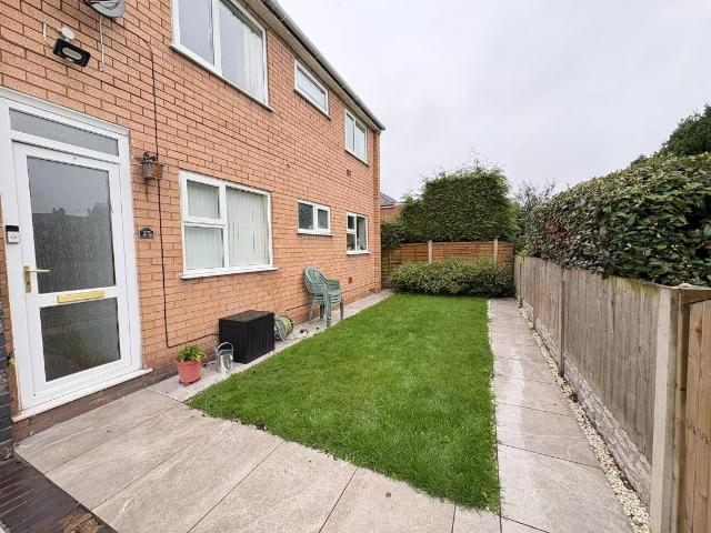 Flat for sale in Kennessee Green, Maghull