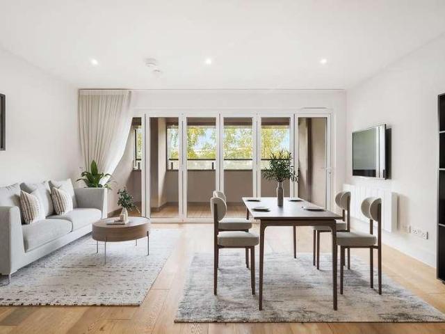 Flat for sale in Borehamwood, Hertsmere