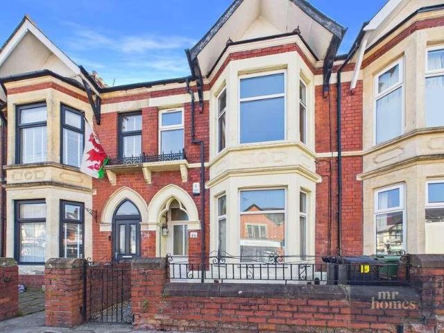 Flat for sale in Falcon Lodge, Wales
