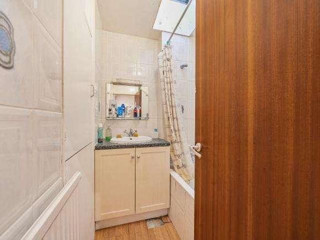 Flat for sale in Finchley, Greater London
