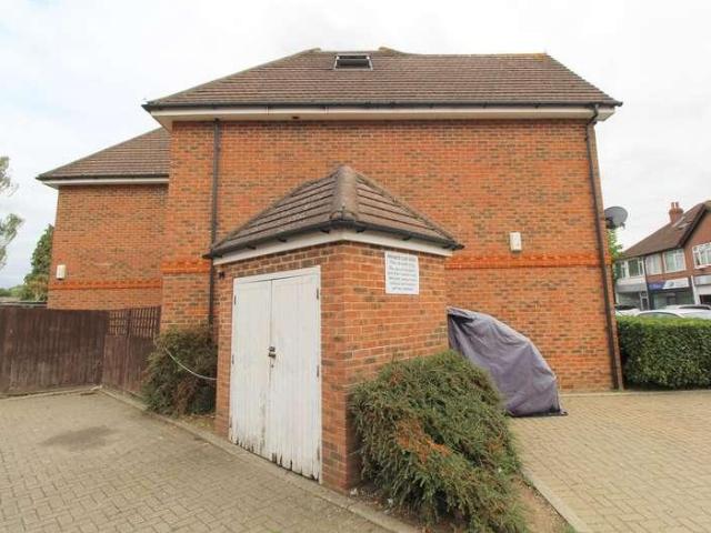 Flat for sale in Woking, Surrey