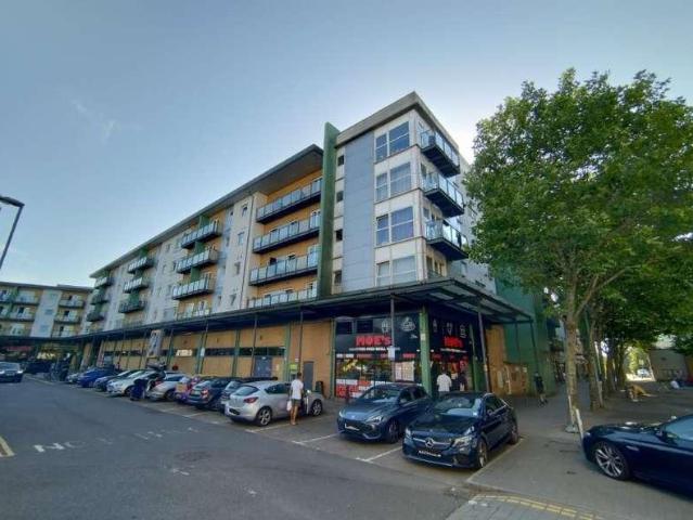Flat for sale in Hatfield, Fretherne