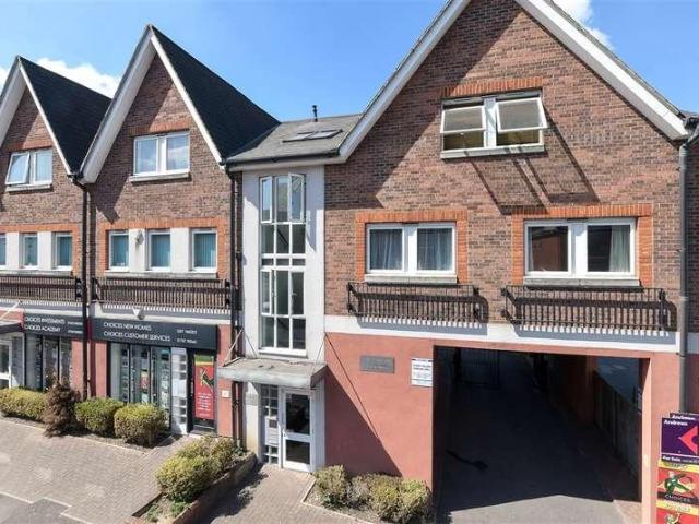 Flat for sale in Red Hill, Surrey
