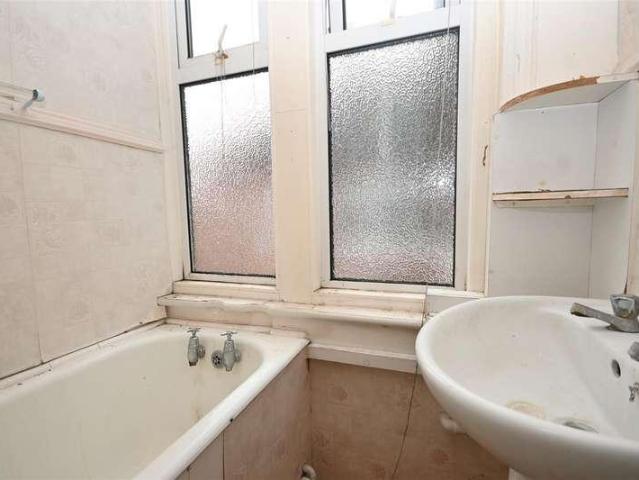 Flat for sale in Eastbourne, East Sussex