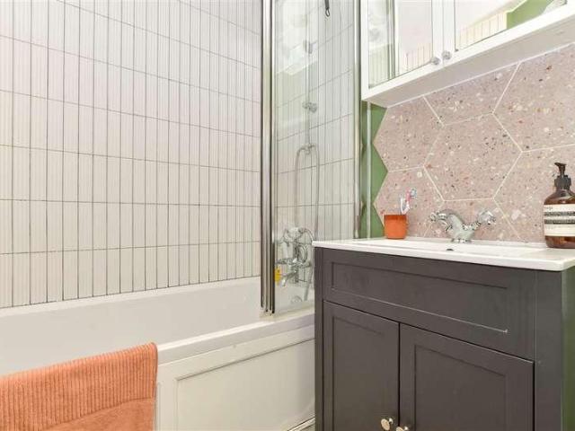 Flat for sale in Leyton, Greater London
