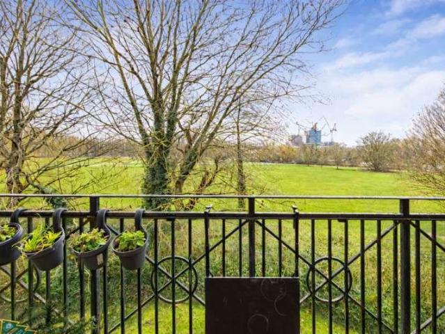 Flat for sale in Reading