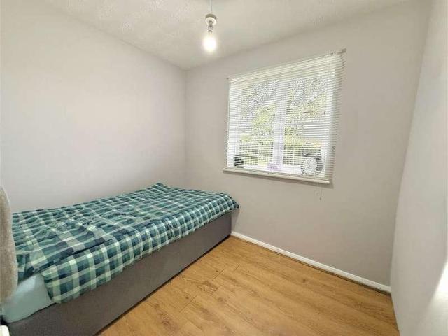 Flat for sale in Dunstable, Bedfordshire