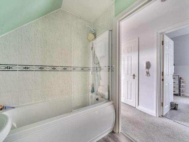 Flat for sale in Thatcham, West Berkshire