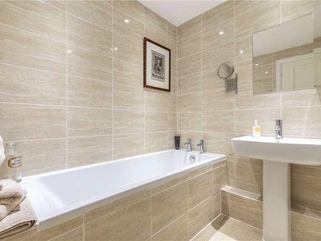 Flat for sale in Oakwood, West Yorkshire