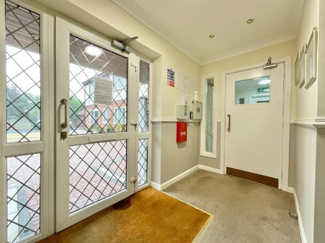 Flat for sale in Marshside, Southport