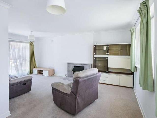 Flat for sale in Red Hill, Surrey