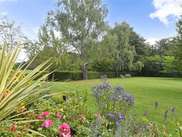 Flat for sale in Milford, Fole