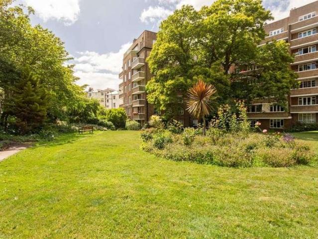 Flat for sale in Brunswick