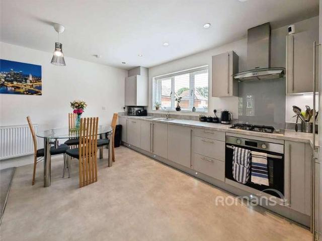 Flat for sale in Shinfield, Spencers Wood