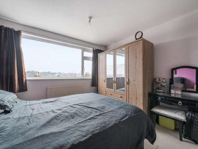 Flat for sale in Woking, Surrey