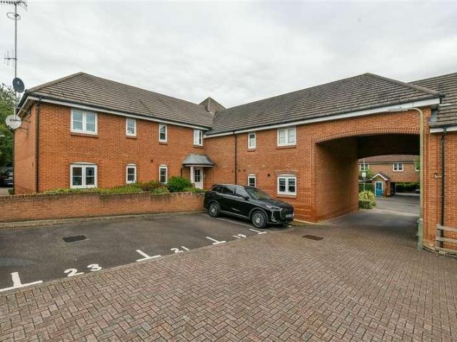 Flat for sale in Red Hill, Surrey