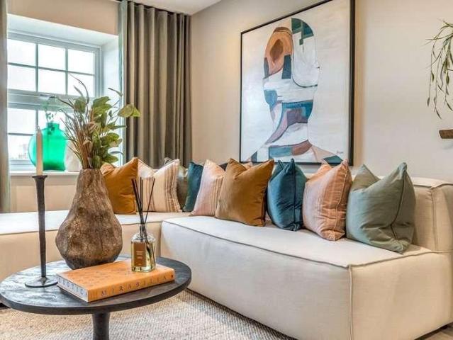 Flat for sale in Slough