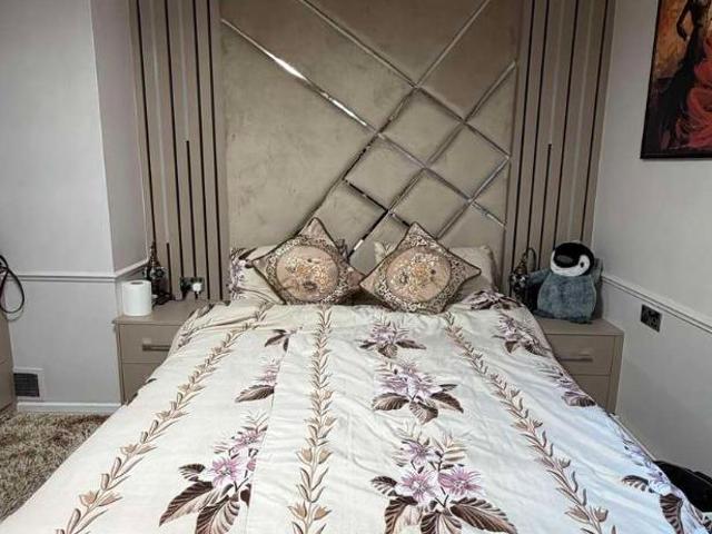 Flat for sale in London Borough of Hounslow, Greater London
