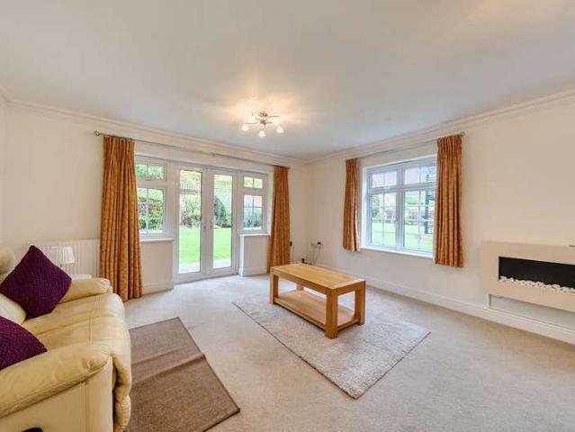 Flat for sale in Northwood, Greater London