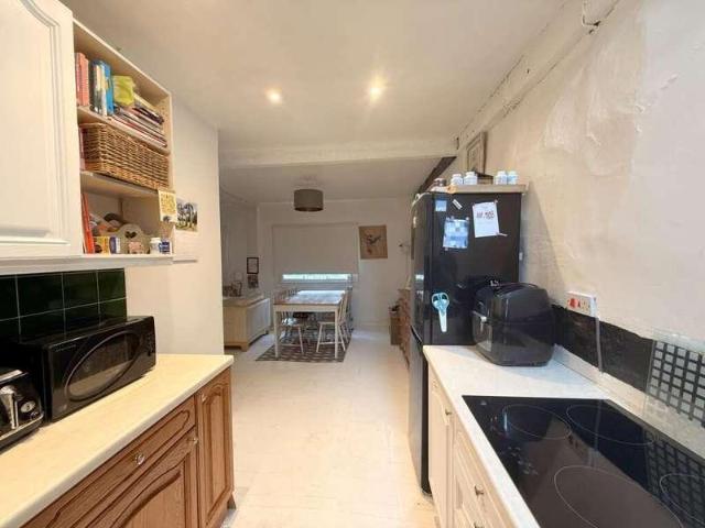 Flat for sale in Tewkesbury, Pamington
