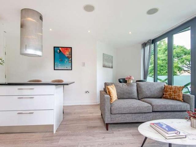 Flat for sale in Royal Borough of Kensington and Chelsea, Greater London