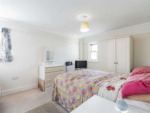 Flat for sale in Oxenden, The Bridge