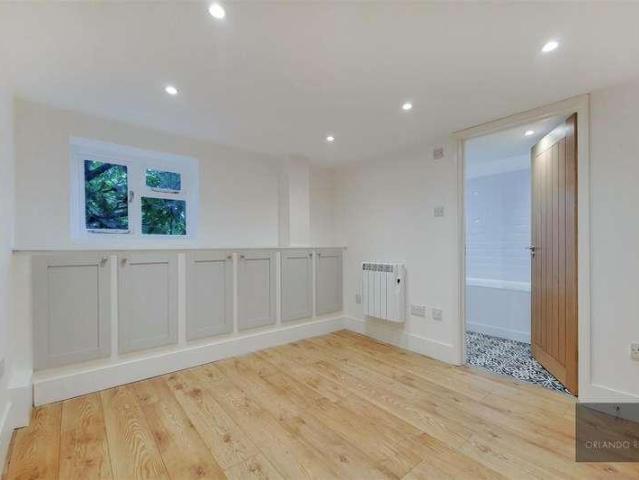 Flat for sale in Walworth, Greater London