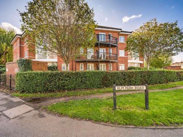 Flat for sale in Pinner, Greater London