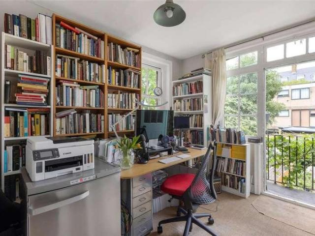 Flat for sale in Kennington, Greater London