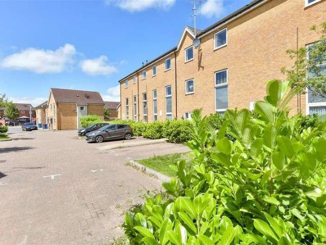 Flat for sale in Grove Park, Oad Street