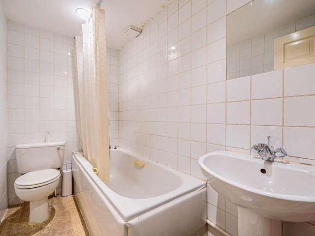 Flat for sale in Brunswick
