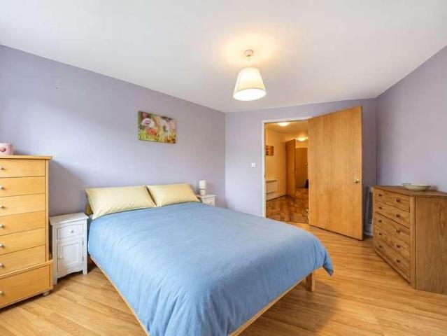 Flat for sale in Surrey Quays, Greater London