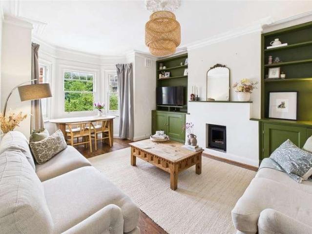 Flat for sale in Tulse Hill, Greater London