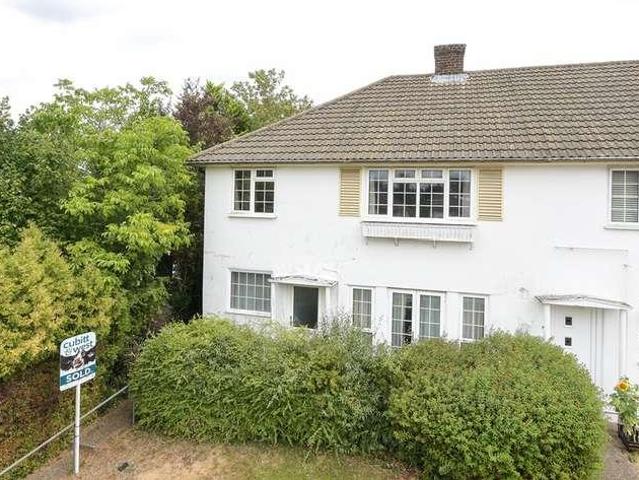 Flat for sale in London Borough of Croydon, Greater London