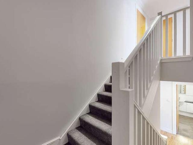 Flat for sale in Hyndland, Scotland
