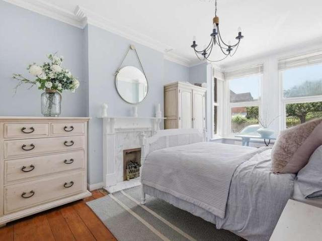 Flat for sale in Wanstead, Greater London