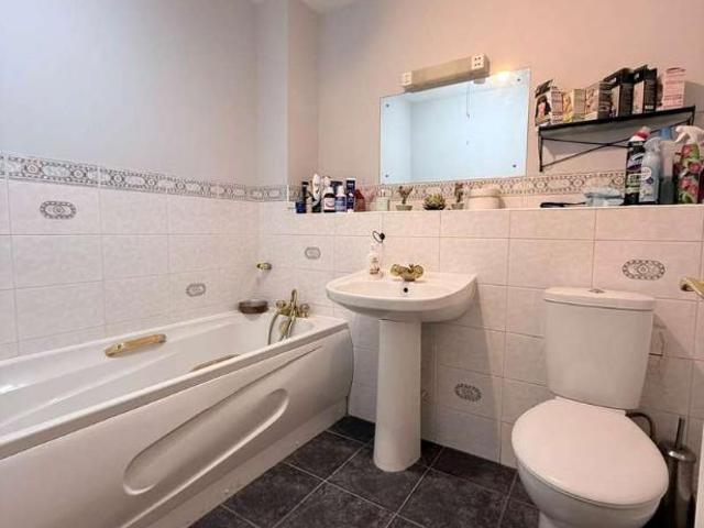 Flat for sale in Hendon, Greater London