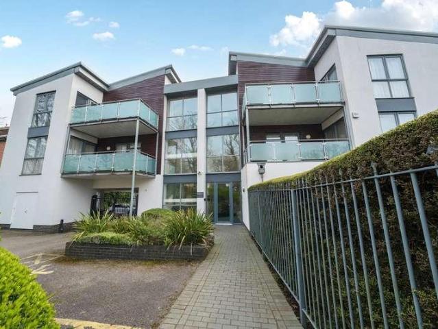 Flat for sale in Little Stanmore, Greater London
