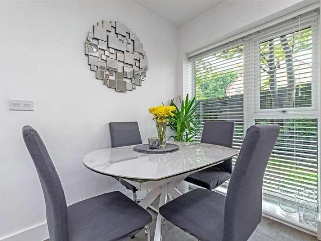 Flat for sale in St Albans, Five Acres