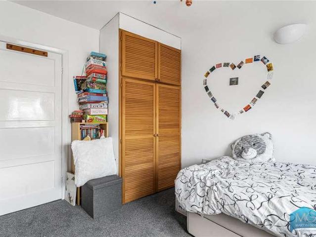 Flat for sale in Muswell Hill, Greater London