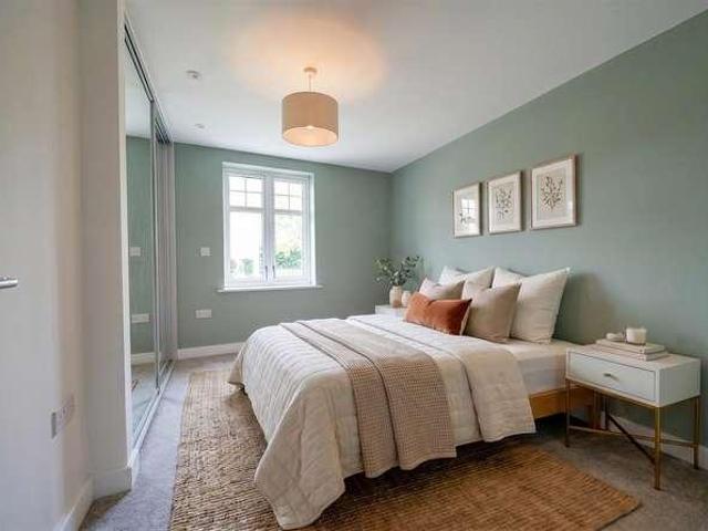 Flat for sale in Arundel, Clapham