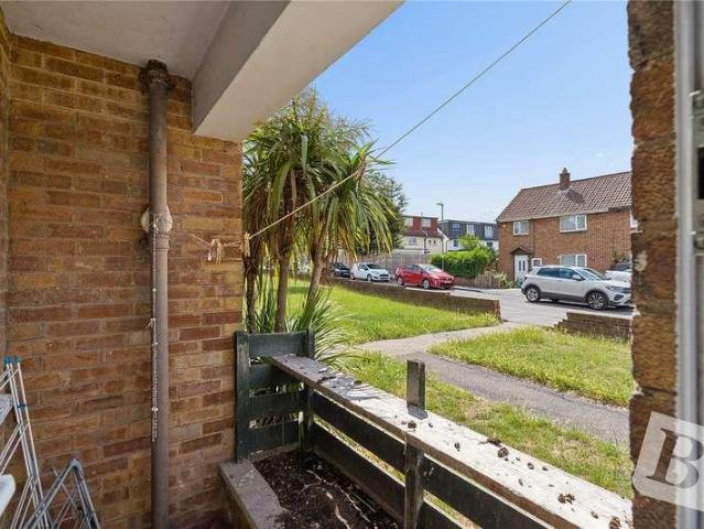 Flat for sale in Marks Gate, Greater London