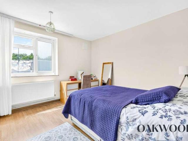 Flat for sale in West Hackney, Greater London