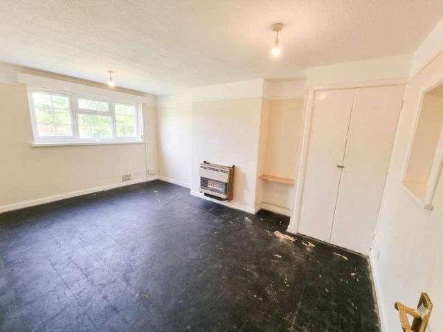 Flat for sale in Rowner, Middlecroft