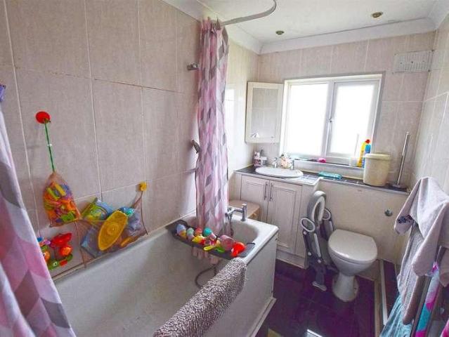Flat for sale in Chatham