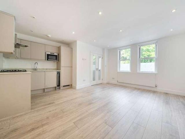 Flat for sale in London Borough of Lewisham, Deptford