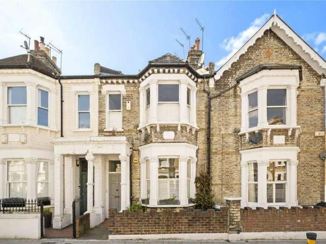 Flat for sale in Clapham Junction, Greater London