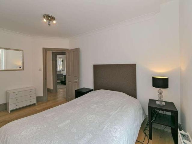 Flat for sale in East Marylebone, Cat Hill